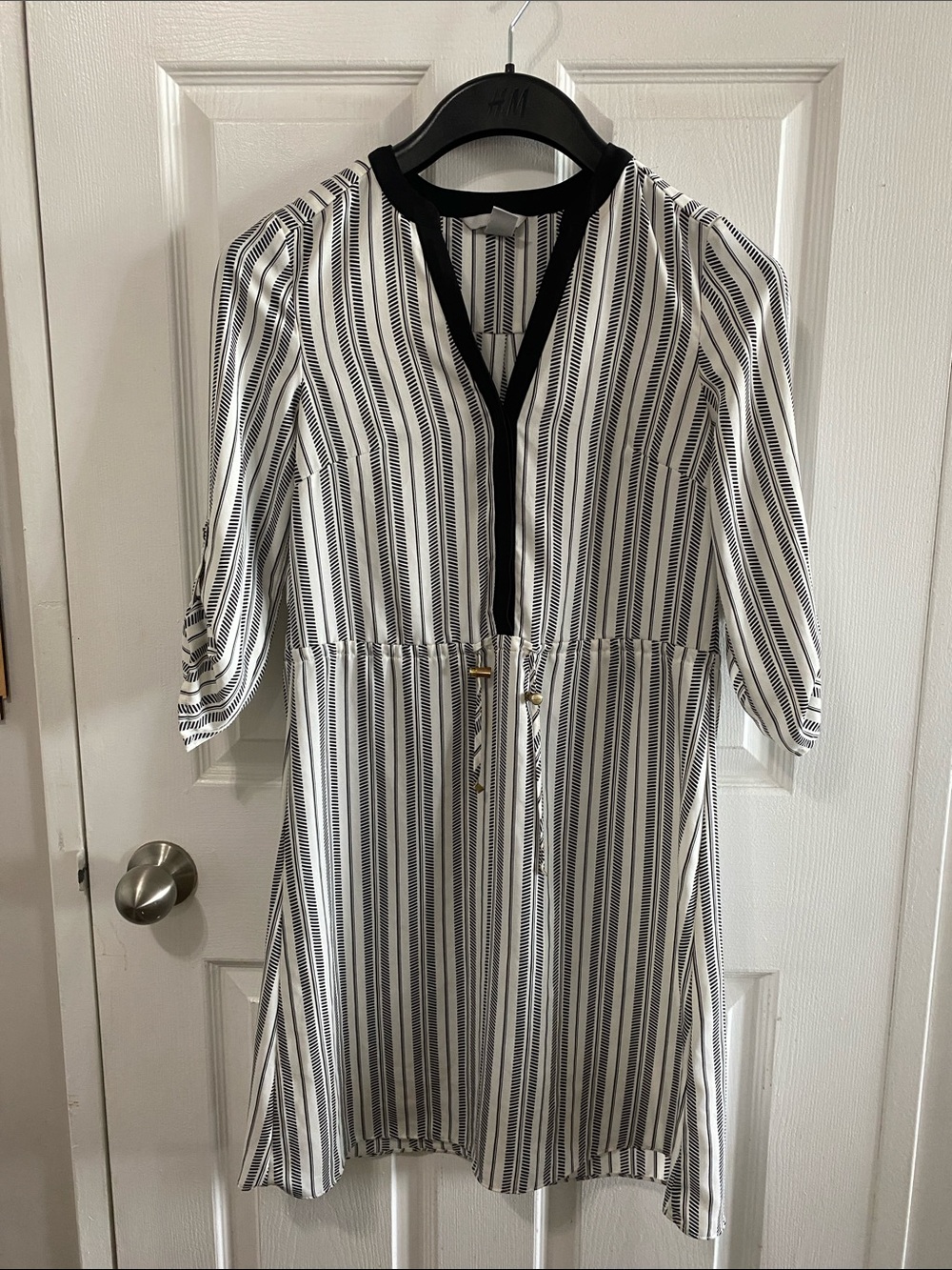 H&M Modern Classic Striped V-Neck Resort Vacation Dress - Size 4 EUC QUIET LUX - Picture 2 of 11